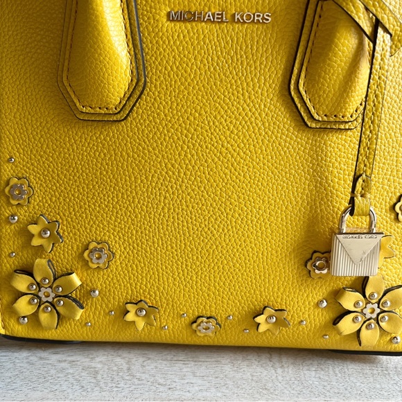 MICHAEL KORS Mercer Tote In Sunflower - Picture 3 of 14